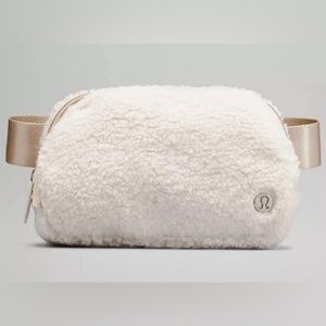 Cream Lululemon Sherpa belt bag!